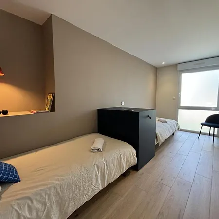 Contemporain Cote Sioule A Ebreuil, 4 Pers, Jardin - Fr-1-489-551 Lantställe *