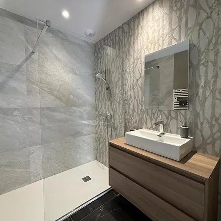 Contemporain Cote Sioule A Ebreuil, 4 Pers, Jardin - Fr-1-489-551 Lantställe *