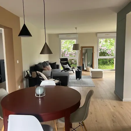 Contemporain Cote Sioule A Ebreuil, 4 Pers, Jardin - Fr-1-489-551 Lantställe *