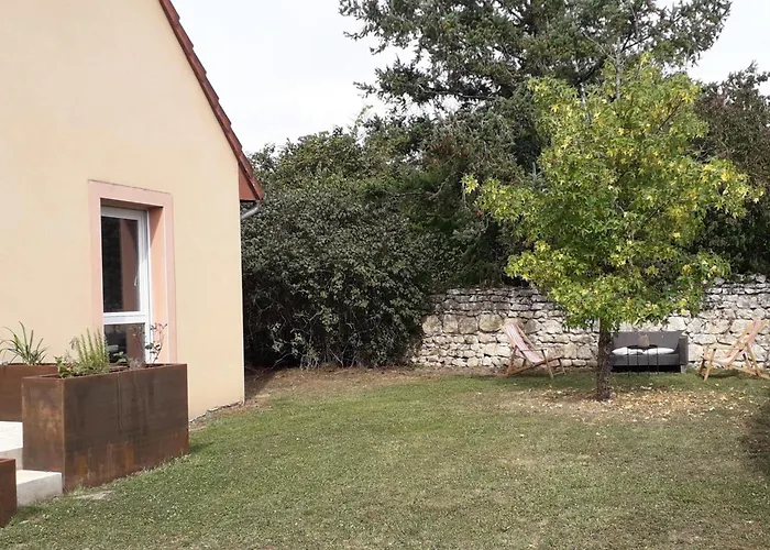 Holiday home Contemporain Cote Sioule A Ebreuil, 4 Pers, Jardin - Fr-1-489-551