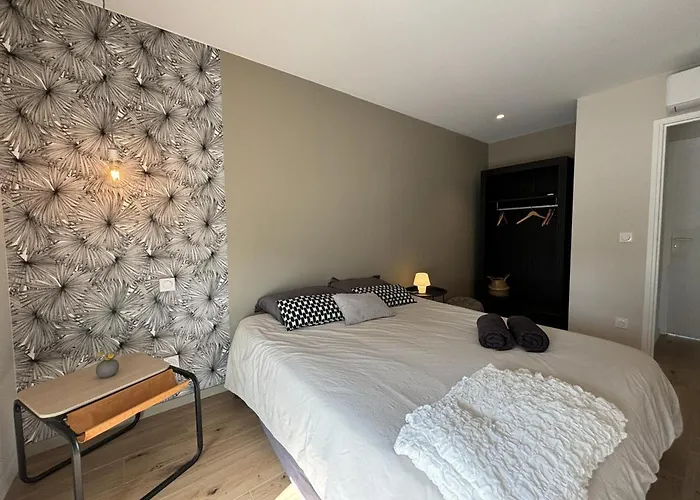 Holiday home Contemporain Cote Sioule A Ebreuil, 4 Pers, Jardin - Fr-1-489-551 *